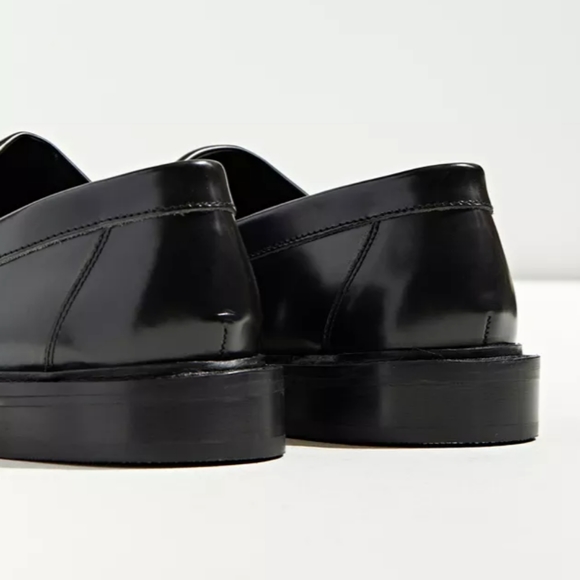 NWT URBAN OUTFITTERS CARTER TASSEL LEATHER LOAFERS - Picture 3 of 5